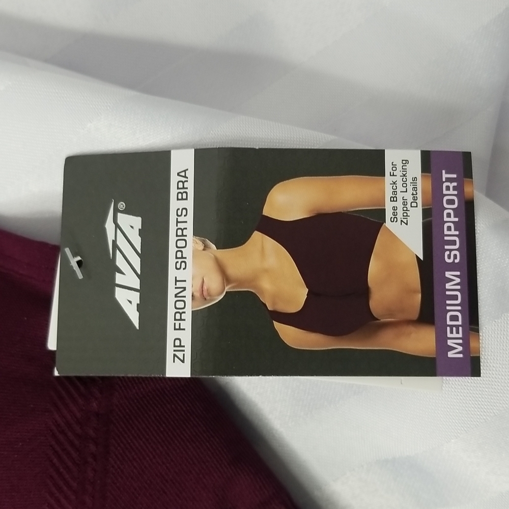 NWT AVIA SEAMLESS ZIP FRONT SPORTS BRA IN MEDIUM-PURPLE